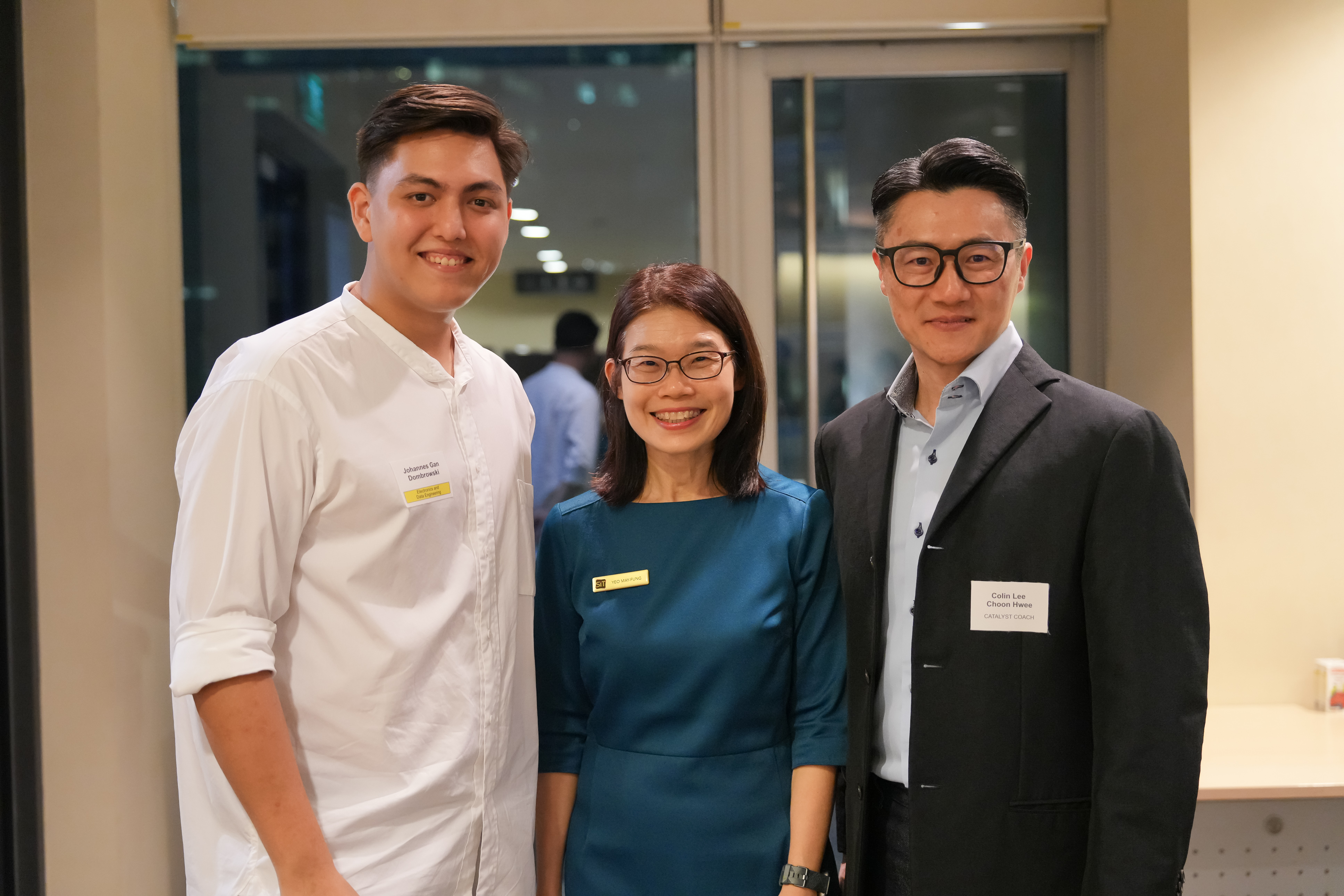 (From left:) Mentee Johannes Gan Dombrowski, with Ms Yeo May-Fung, Associate Vice President, SIT, and mentor Mr Colin Lee. (SIT Photo: Keng Photography/Tan Eng Keng)