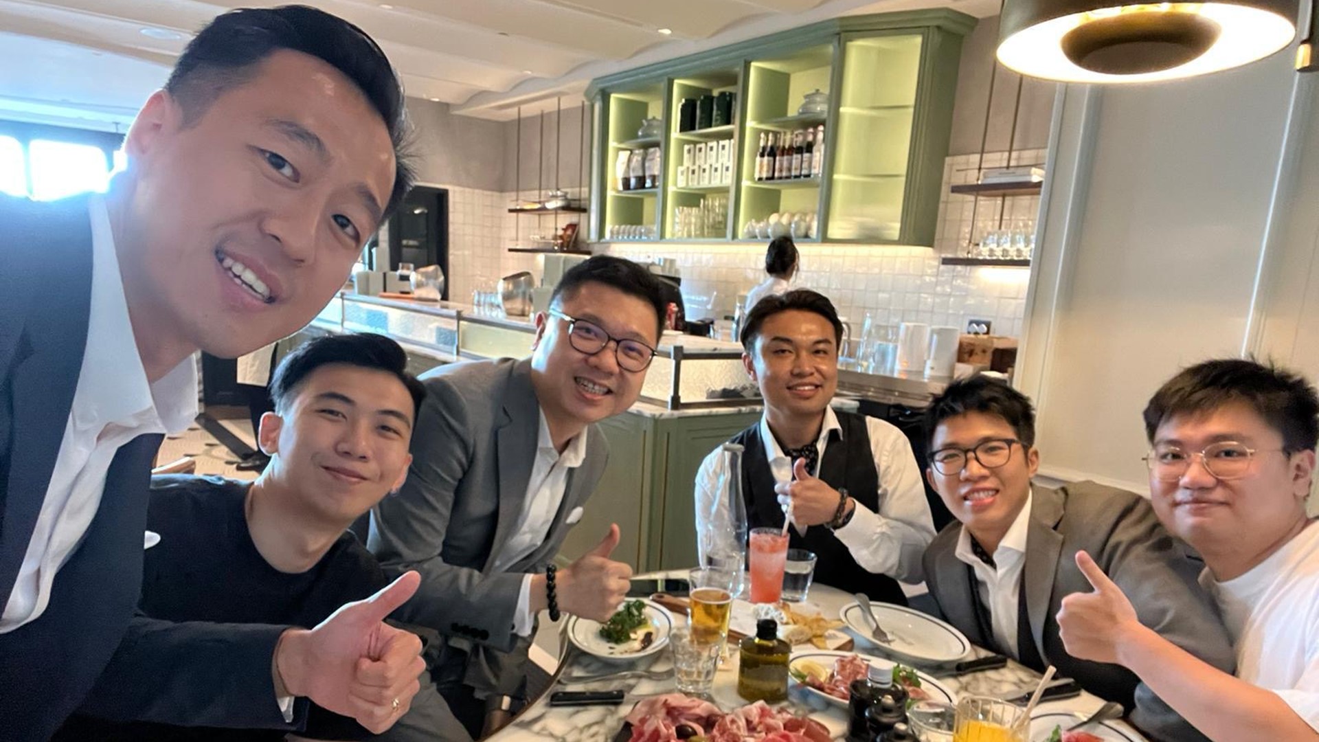 JunJie_Lunch with colleagues