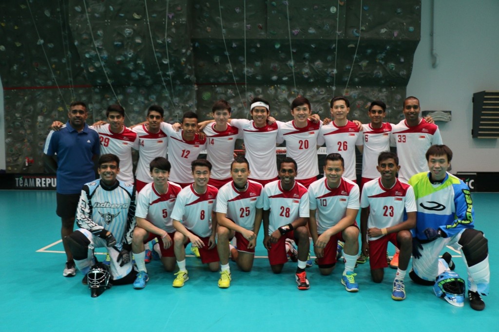 The Singapore national men’s floorball team, posing for a team photograph at Republic Polytechnic Sports complex (16 May 2015). Photo | SIT
