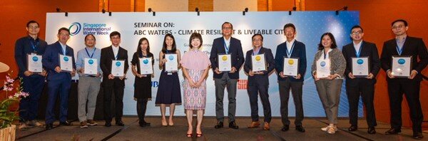 Mr Chan Wing Leong (8th from left), Deputy President (Campus Development) and Chief Investment Officer and Mr Gerry Wee (9th from left), Director, Estates, at the ABC Waters award ceremony with Dr Amy Khor (7th from left), Senior Minister of State for Sustainability and the Environment and other awards recipients. (Photo courtesy of Public Utilities Board)