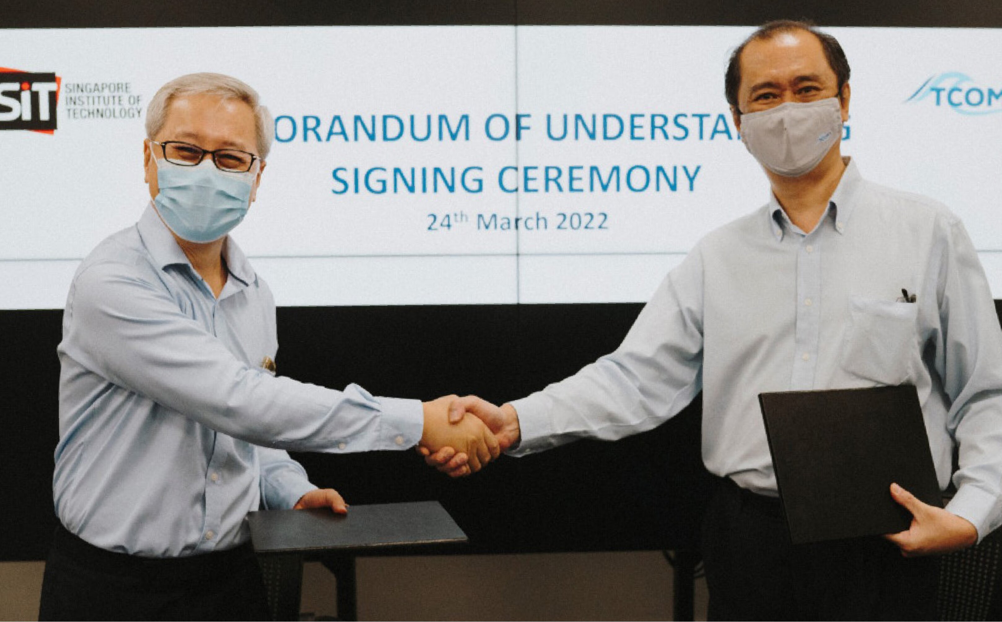 Prof Chua Kee Chaing, SIT President (left), and Prof Chan Eng Soon, CEO of TCOMS, at the MOU signing.