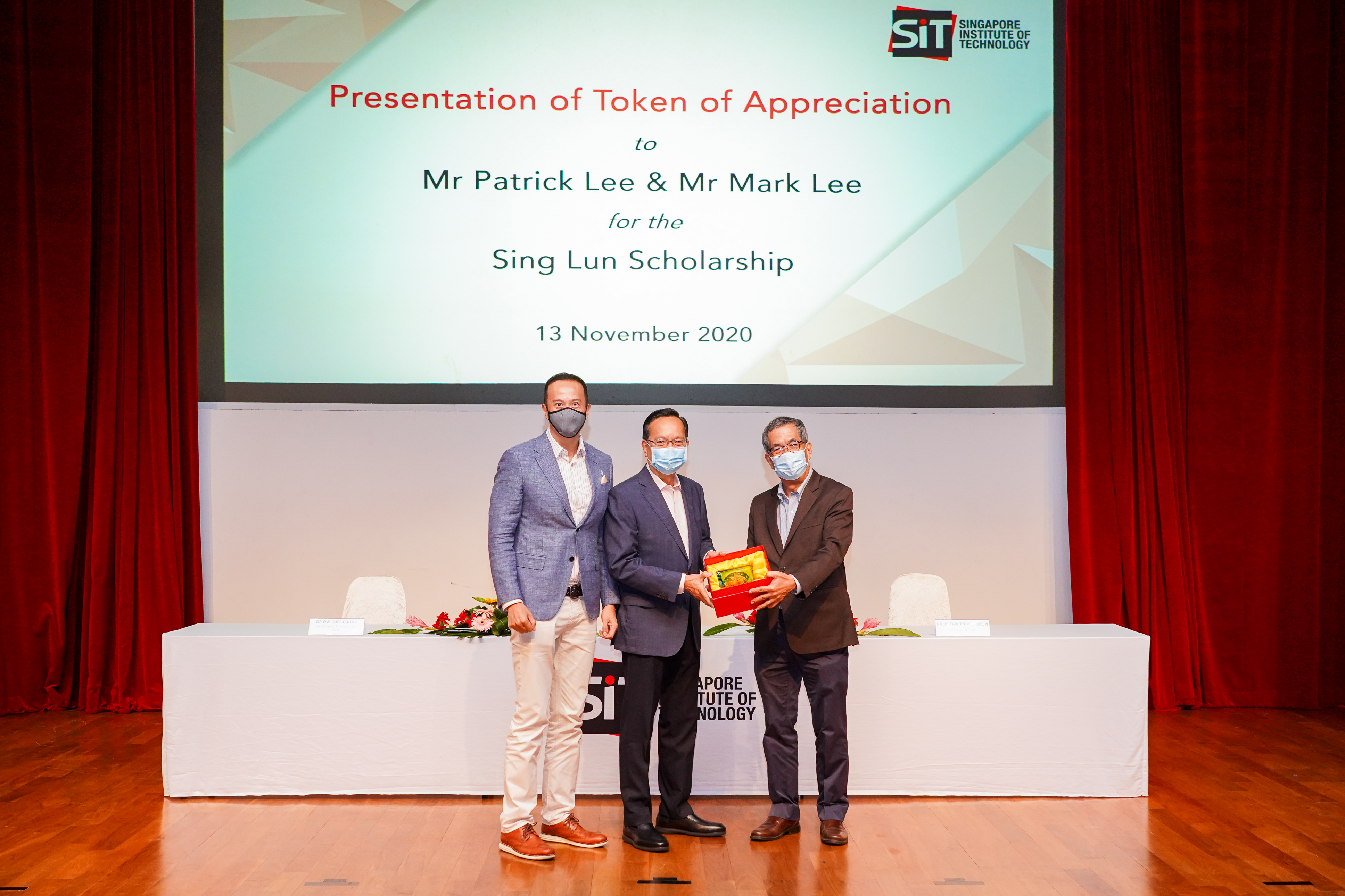 Prof Tan Thiam Soon, President, SIT (right), presenting a token of appreciation to Mr Patrick Lee (middle) and Mr Mark Lee (left) on 13 November 2020