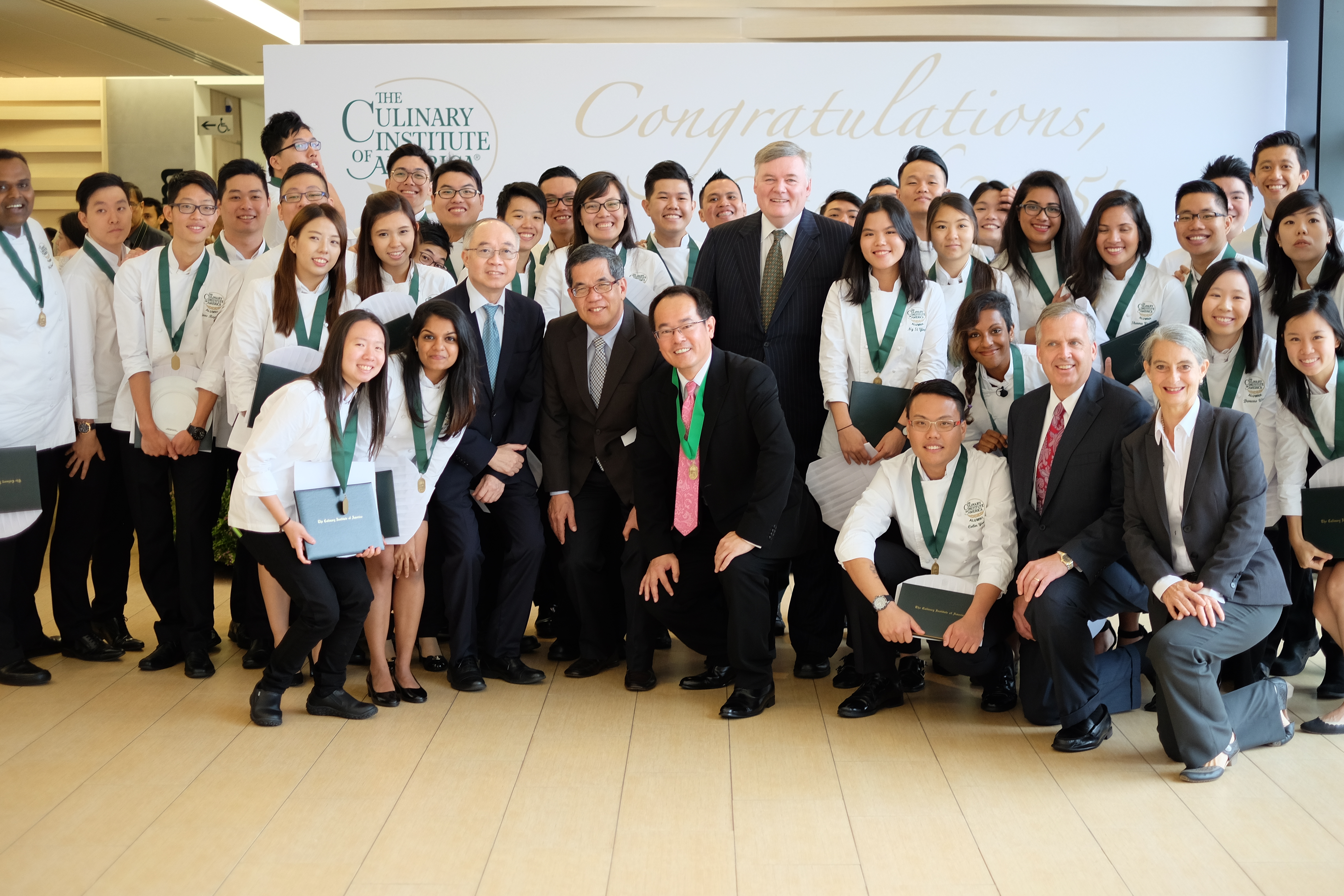 Professor Tan Thiam Soon, President, SIT, together with Mr Andrew Tjioe, executive chairman, Tunglok, and the Class of 2015 decked out in their chef whites.