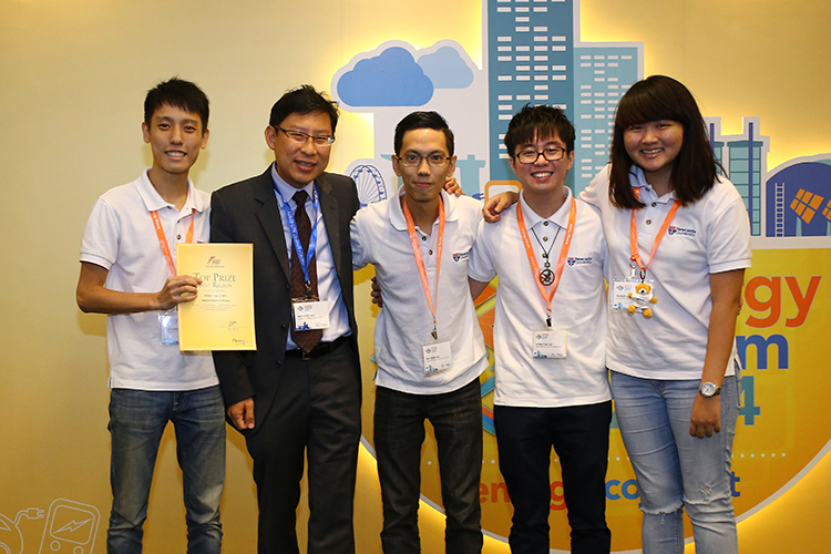 SIT-Newcastle students received the top prize for Changing the Game from Bernard Nee, Assistant Chief Executive, Energy Market Authority (second from left) on 6 June 2014. SIT-Newcastle students from left: Teo Tiong Teck, Ng Keng Fai, Wong Yao Zu, Asher Liao Photo | EMA