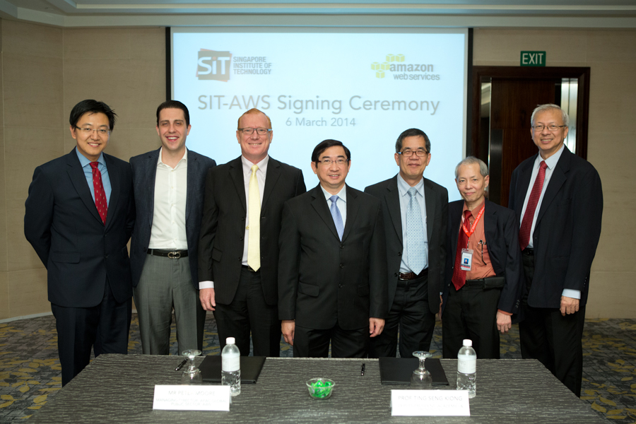 From Right to Left: Mr James Liu, Director, Business Development, Public Sector, APAC, AWS; Mr Richard Harshman, Head of ASEAN, AWS; Mr Peter Moore, Managing Director, APAC Global Public Sector, AWS; Mr Khoong Hock Yun, Assistant Chief Executive (Infrastructure & Services Development), IDA; Professor Tan Thiam Soon, President, SIT; Mr Chang Yew Kong, President, Software Systems Group, ST Electronics and Professor Ting Seng Kiong, Deputy President (Academic) & Provost, SIT.