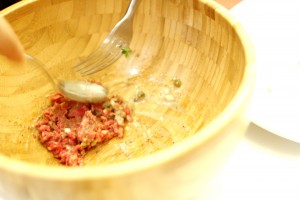 steak tartare preparation