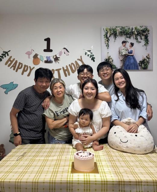 His family's encouragement helped Long Kai stay the course as he balanced the demands of work, study and life. 