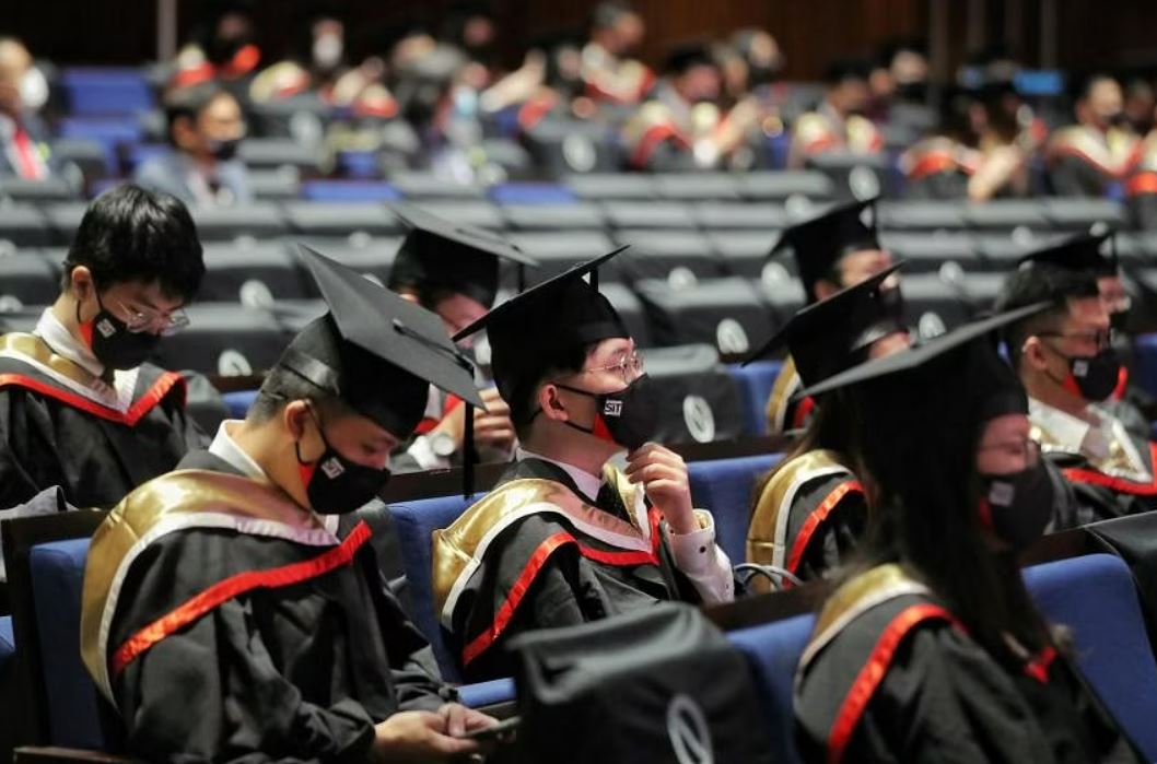 insights-morealumnireturntoSporeuniversitiestostudybutmoresupportneeded